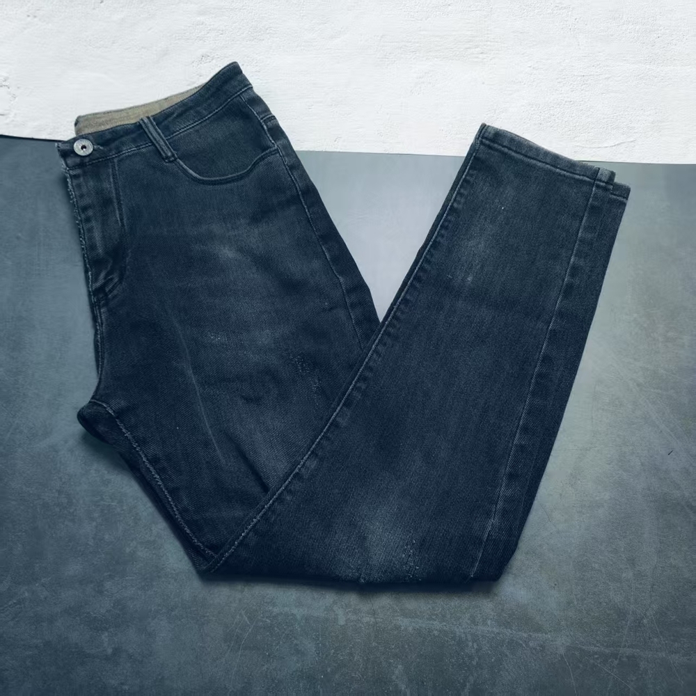 Black Straight Leg Jeans with Classic Denim Texture